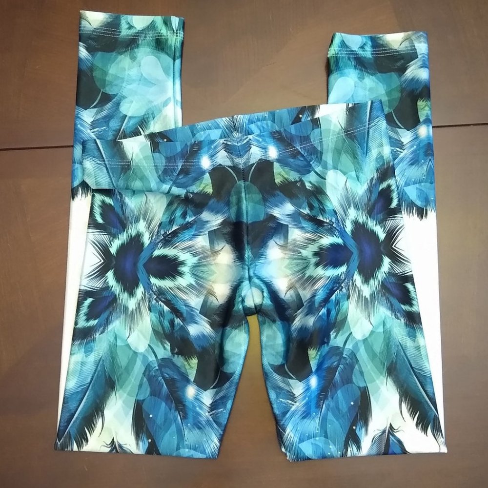 NWOT, Aqua, Blue, Green Peacock design, Children’s Leggings - size 7/8